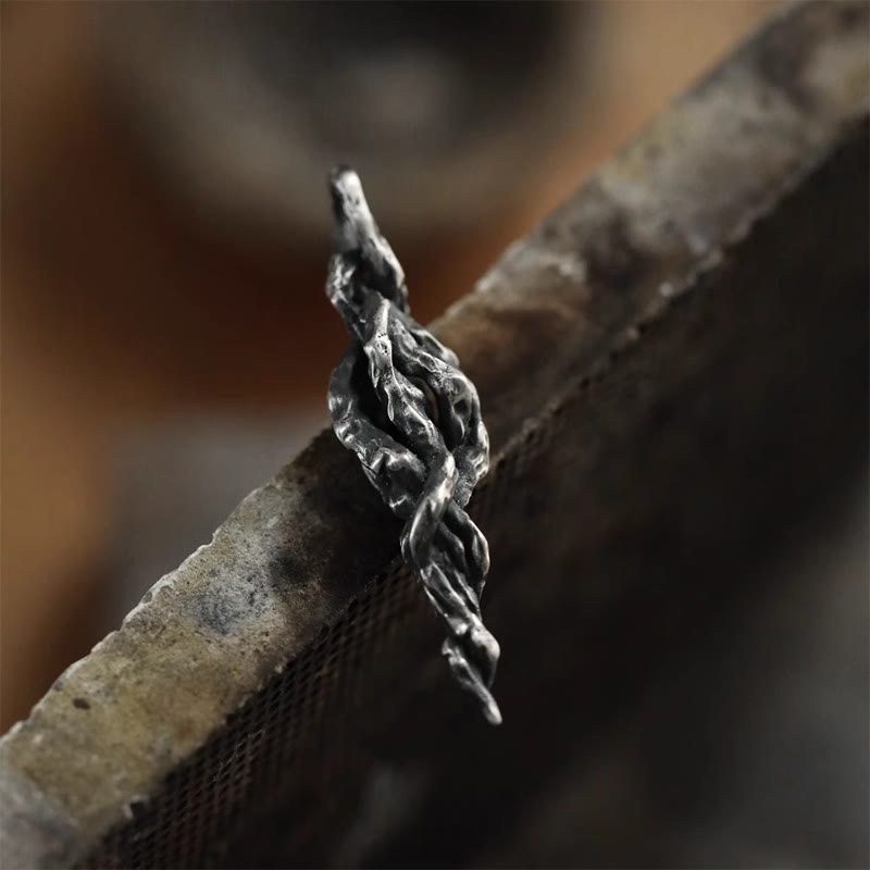 Irregular Vine Thorn Necklace