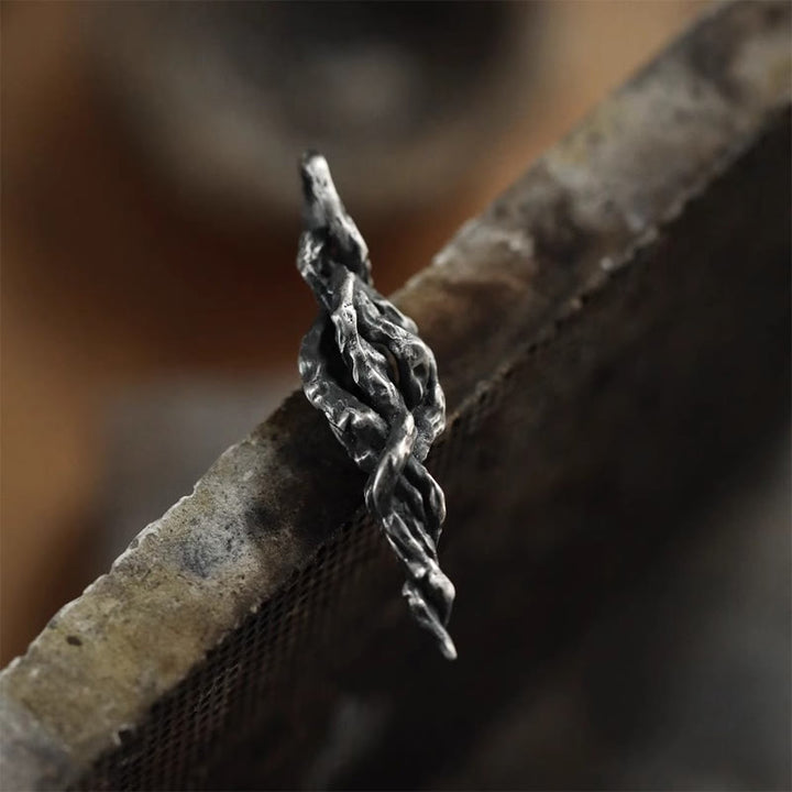 Irregular Vine Thorn Necklace