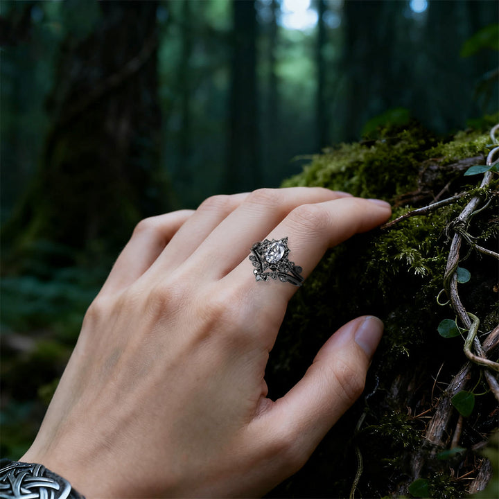 Black Oval Crown Ring Set