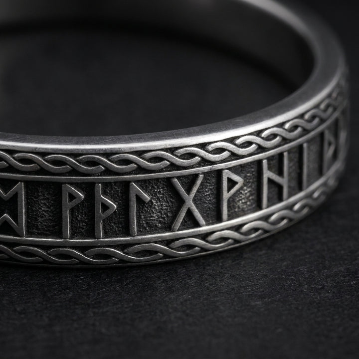 Viking Shieldmaiden Rune Ring — detail